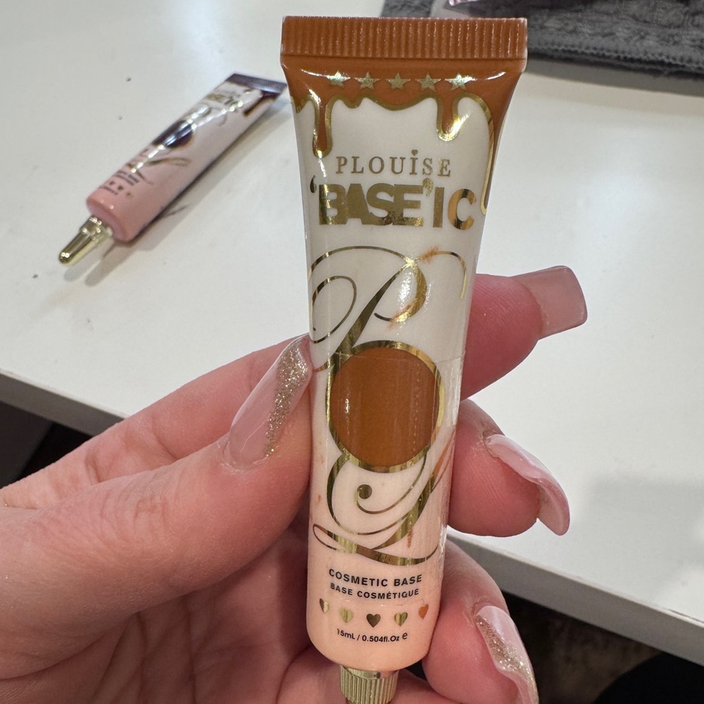 P Louise BASEIC cosmetic base in CHOCOLATE CHIC